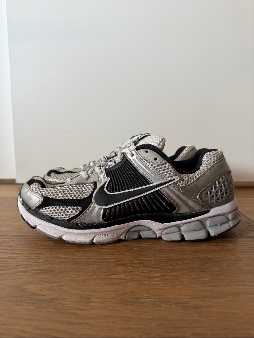 Nike Vomero 5 Size 8 Men’s